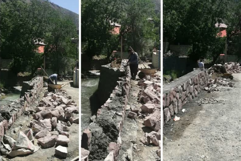 عملیات احداث دیوار ساحلی بلوار شهید سید کمال حسینی شکرابی روستای باغگل